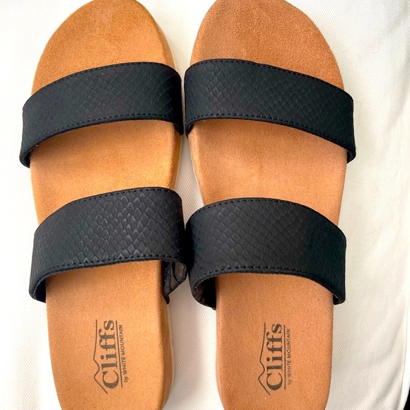 Cliffs by WHITE MOUNTAIN Shoes - Cliffs by White Mountain Tahlie sandals w/Double Black Embossed straps Sz 8